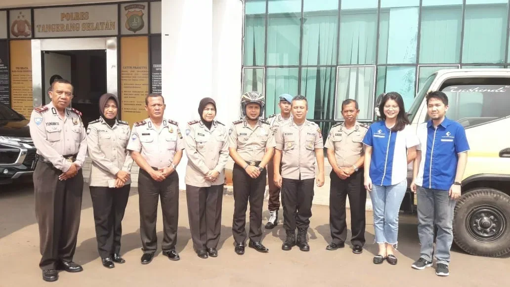 PT. Surya Motor Shelmindo Serahkan 96 Helm Buat Polisi