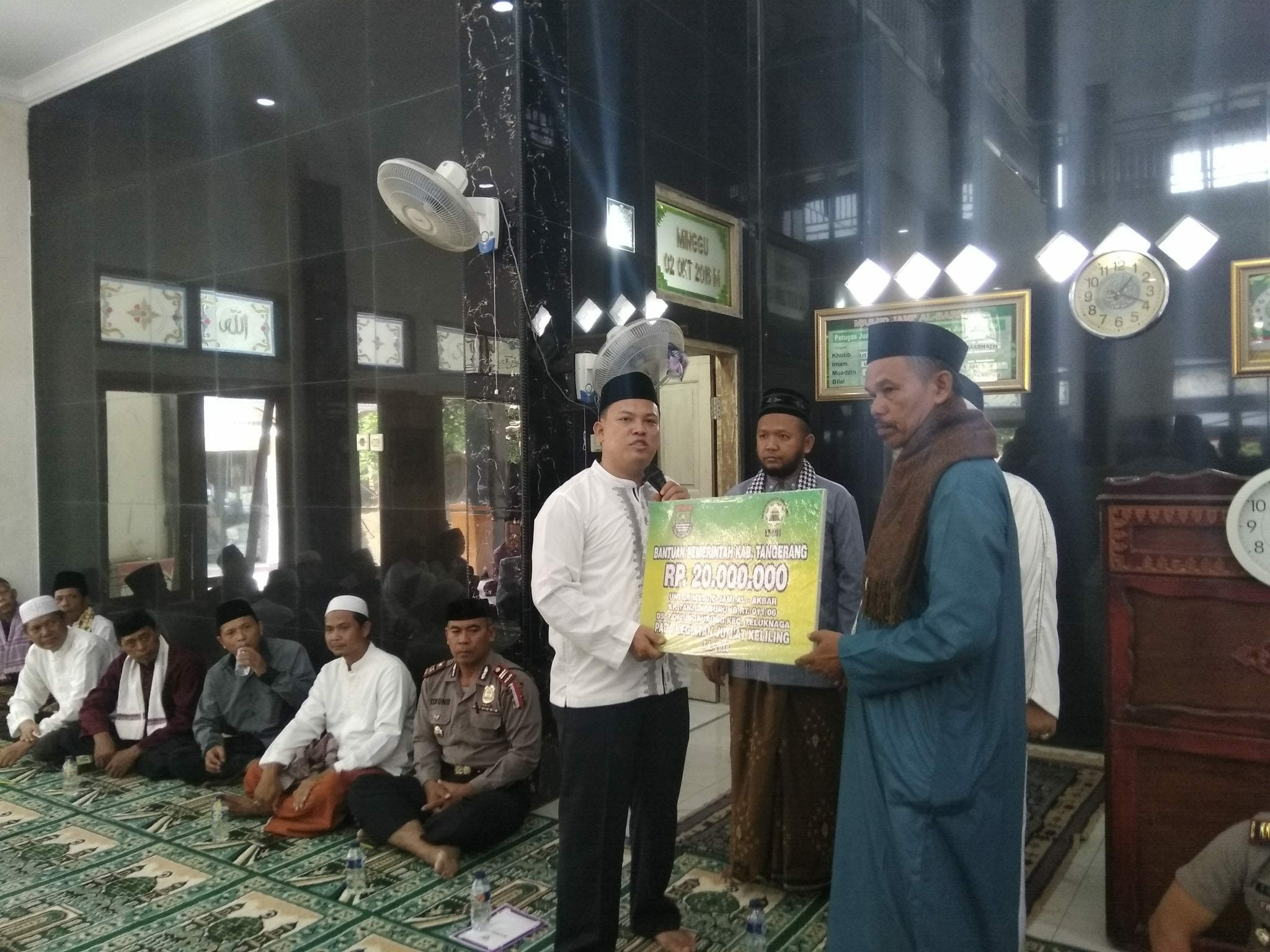 Tim JUMLING Pemkab Tangerang Hibahkan 20 Juta Pada Masjid Jami Al – Barkah Desa Tanjung Burung Teluk Naga