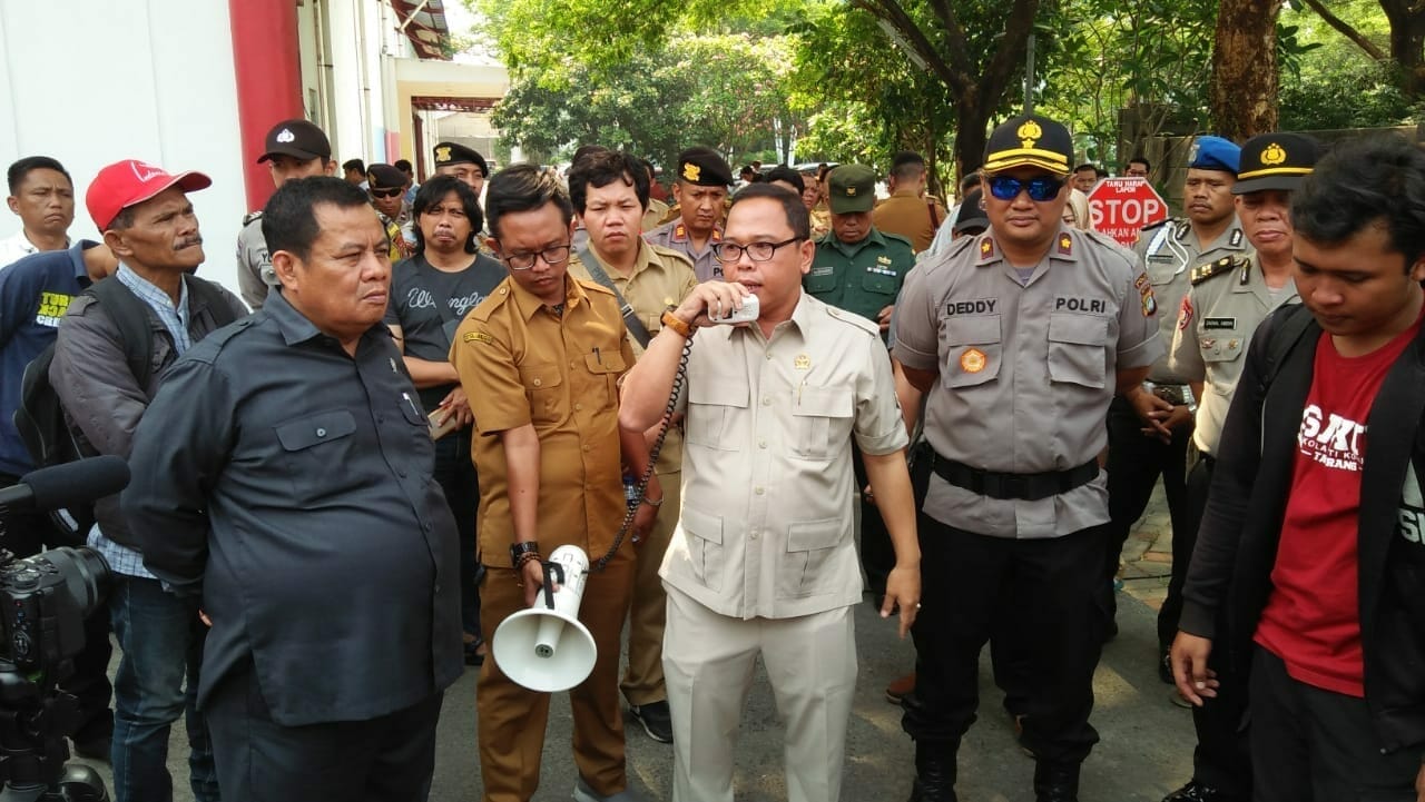 Mahasiswa Demo, Pertanyakan Mangkraknya Pembangunan Gedung DPRD Tangsel