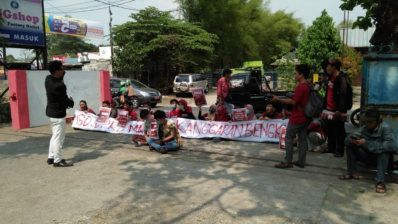 Mahasiswa Demo, Pertanyakan Mangkraknya Pembangunan Gedung DPRD Tangsel