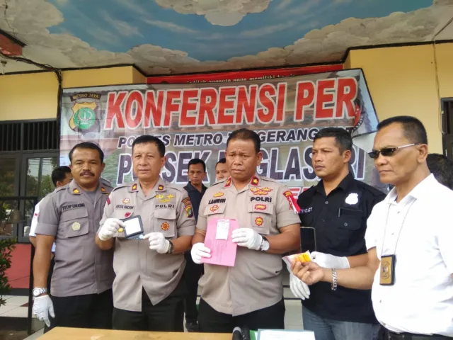 Ribuan Obat Tak Berizin Diamankan Polisi Dari Toko Kosmetik