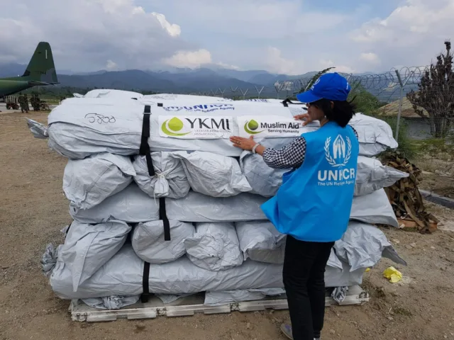 YKMI & UNHCR Berikan Bantuan Bagi Para Korban Gempa di Sulawesi Tengah