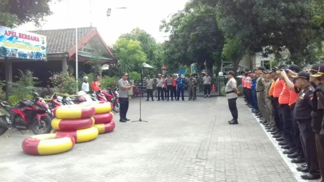 Apel Siaga Banjir, Kapolsek Jatiuwung Cek Kesiapan Personil