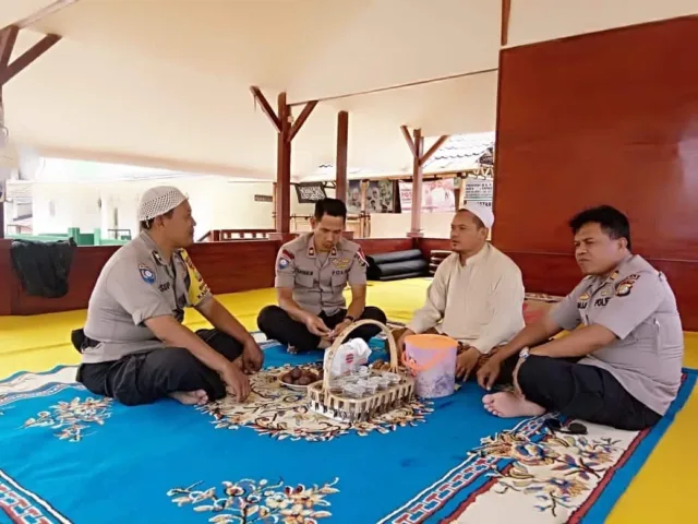 Ciptakan Hubungan Harmonis, Wakapolsek Kunjungi Pesantren