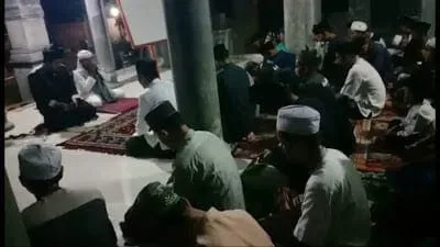 Doakan Negeri dan Pahlawan Ratusan Santri Majlis Al Ikhlas Gelar Dzikir dan Doa