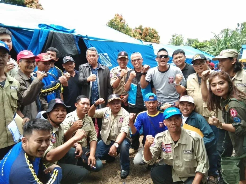 Beri Bantuan, Benyamin Davnie Datang Langsung Kelokasi Tsunami