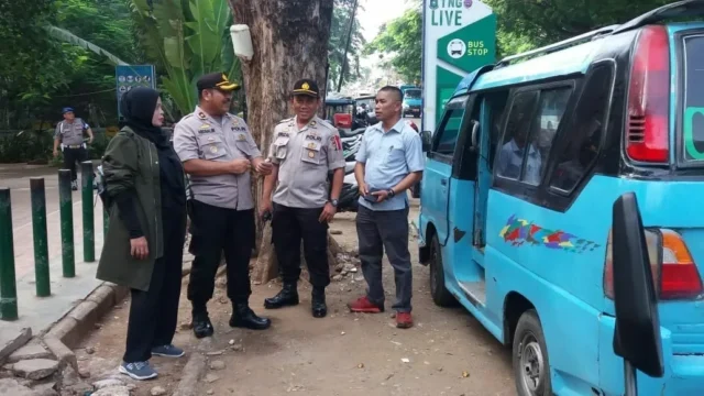 Unras Angkot Menuju Pemkot Tangerang, Kapolsek Amankan Route