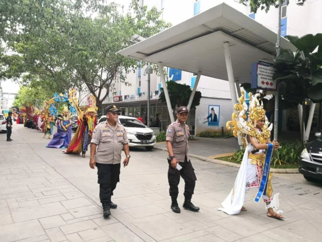 Beri Kesan Nyaman Diwilayah Polisi Kawal Parade pemilihan Mister Grand Indonesia 2018