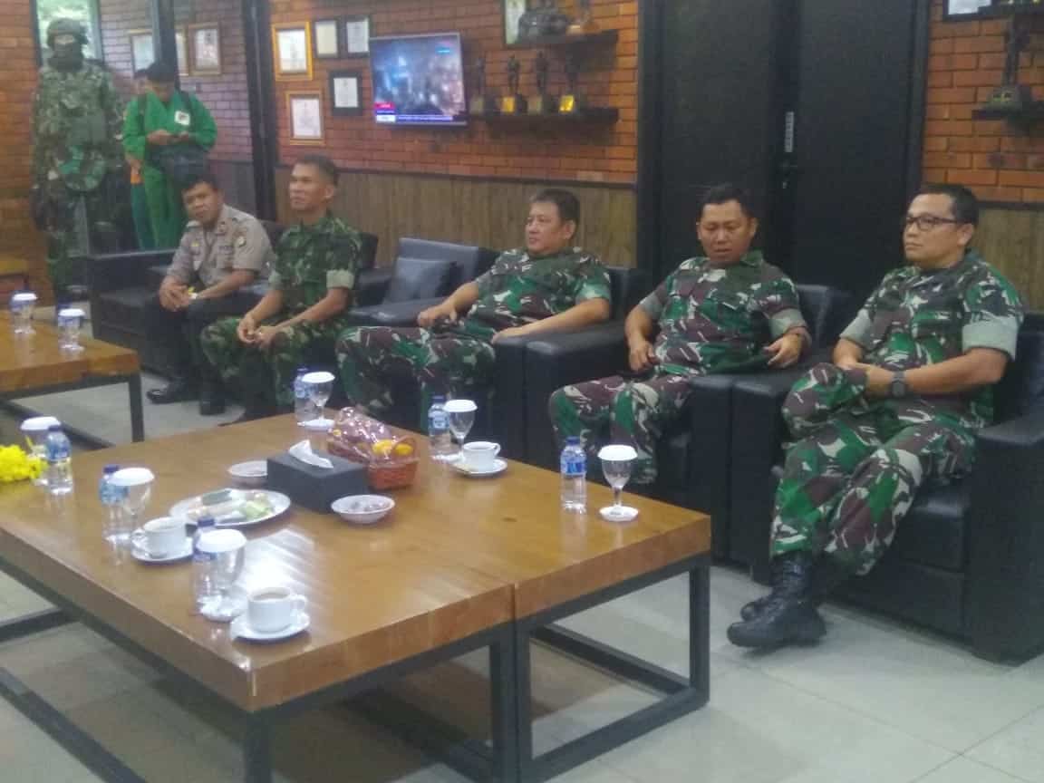 Danrem dan Danyon Ajak Wakapolsek Jatiuwung Jajal Panser Anoa