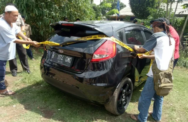 Waspada, 2 Bocah Terjebak Dalam Mobil Parkir 1 Tewas