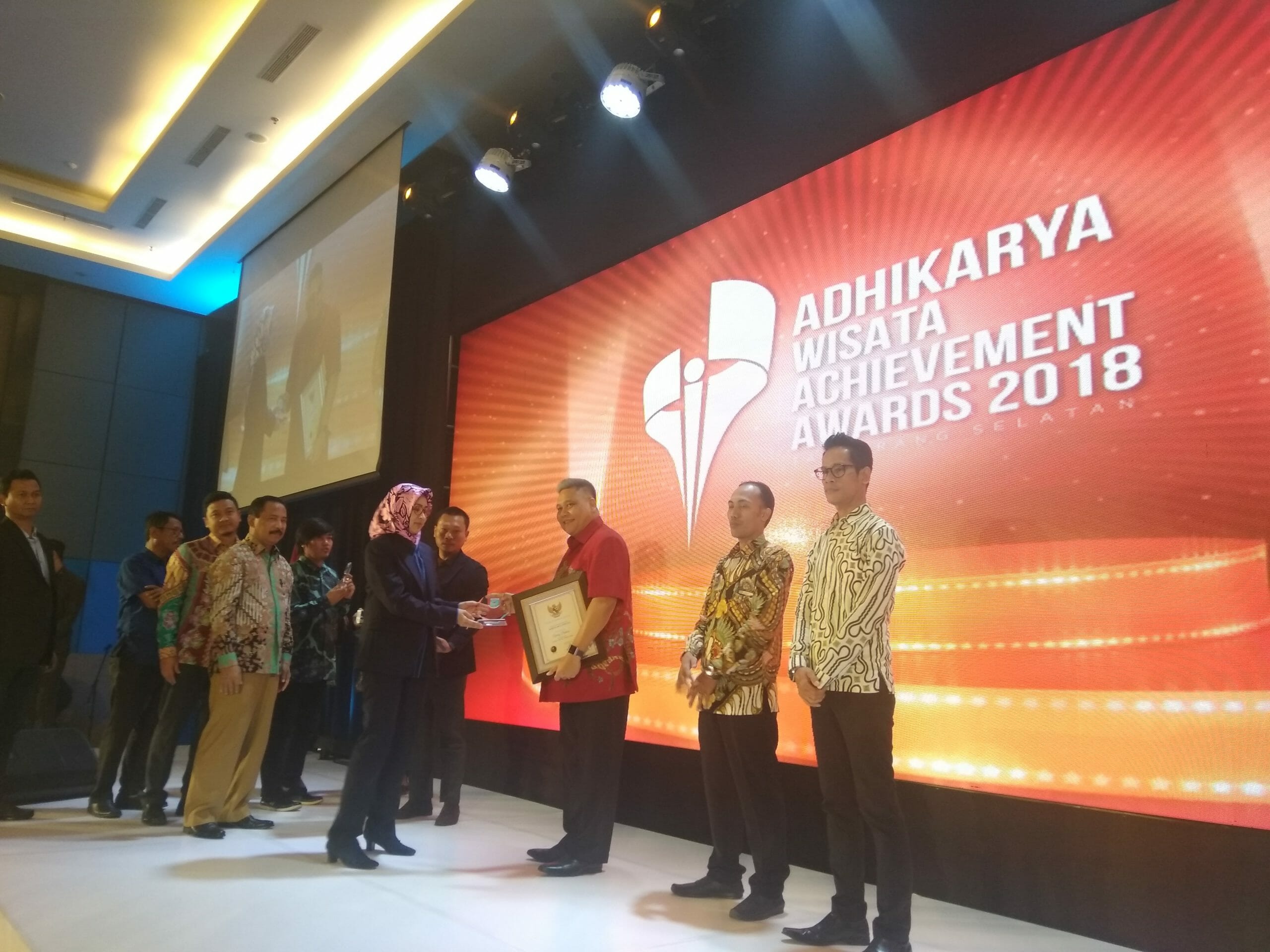 Pemkot Tangsel Anugerahkan Achievement Award 2018 Sektor Wisata