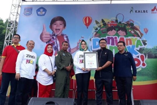 Senam Zumba Ibu dan Anak di Tangerang Selatan Catat Rekor MURI