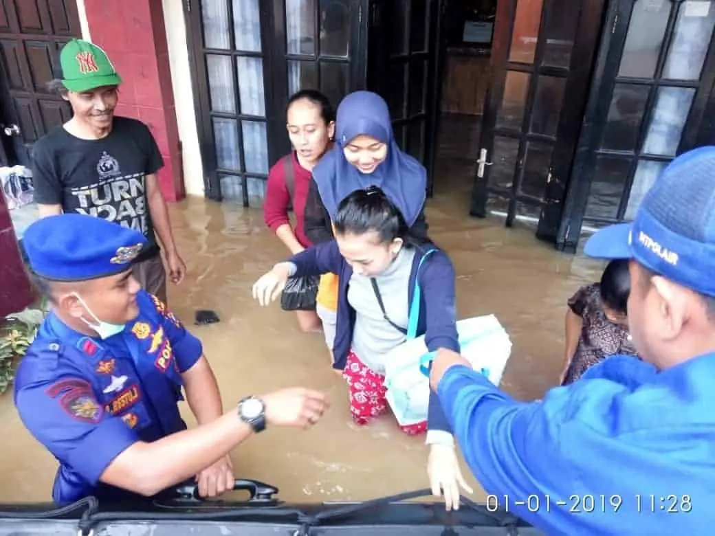 6 Kampung Terendam Banjir, Polda Banten Evakuasi Korban