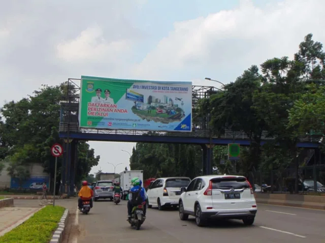 Butuh Perbaikan, JPO Cikokol Mulai Kropos dan Berlubang