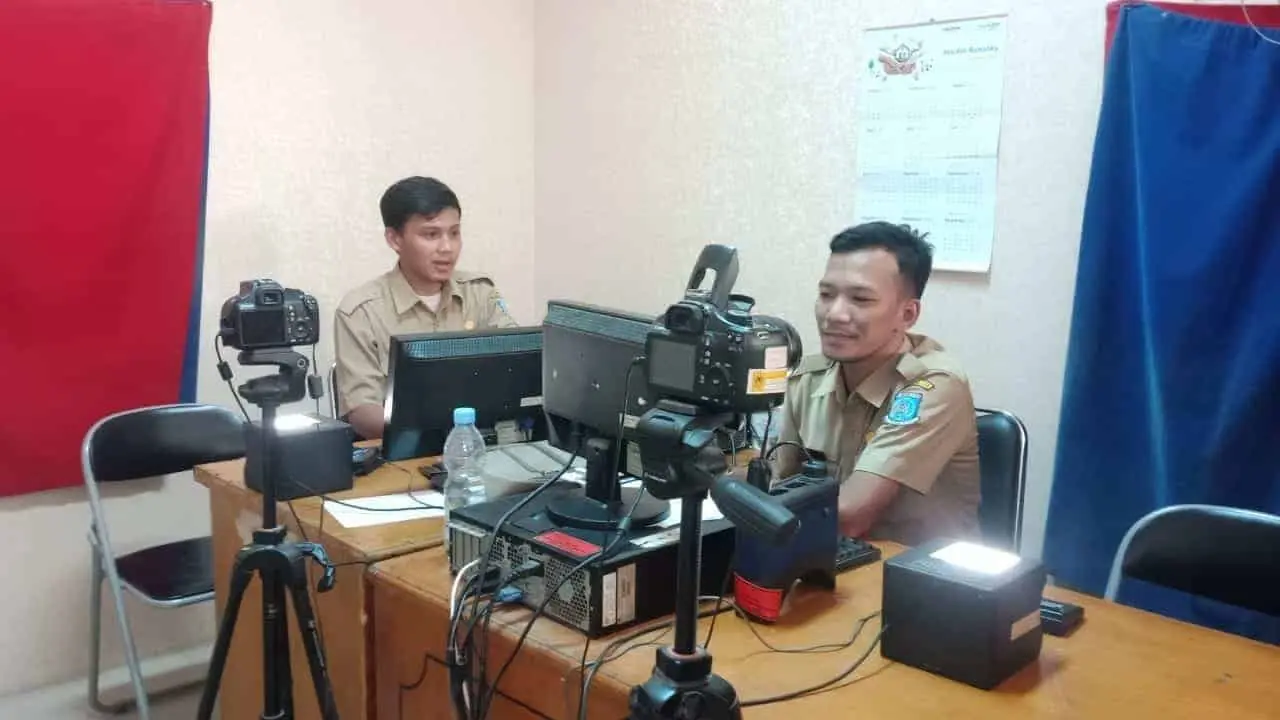 Secangkir Kopi Sekcam Pondok Aren : E-KTP Dan Data Kependudukan Urus Sebelum Diperlukan