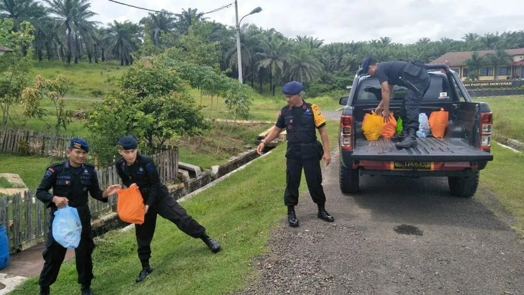 Satbrimobda Banten Salurkan ZIS ke Lebak