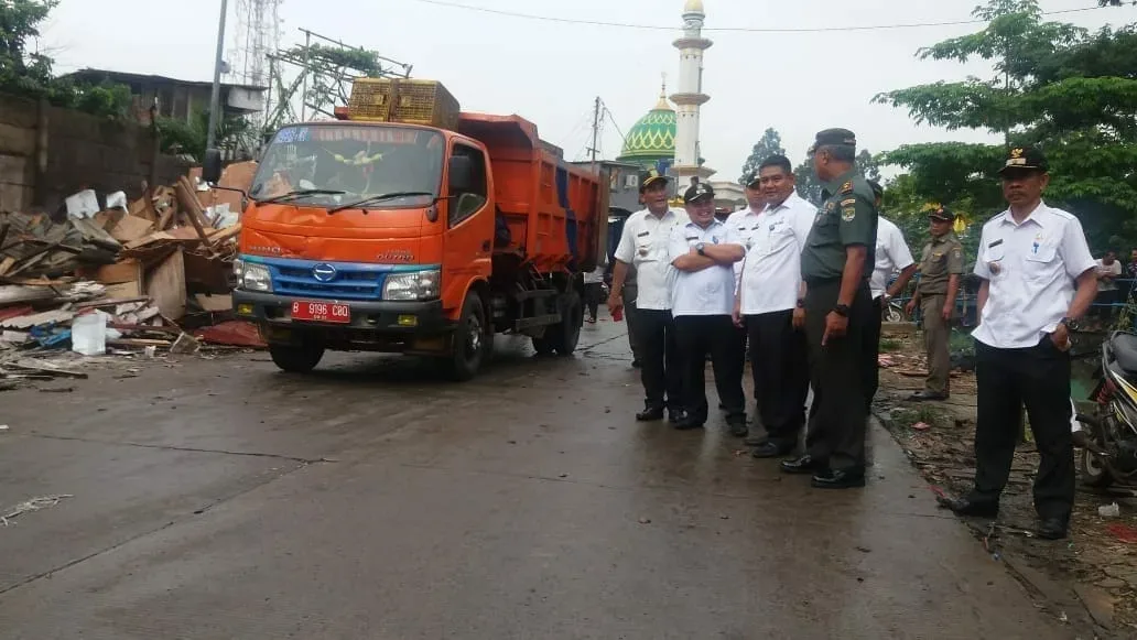 Dikeluh Warga, 38 Kios di Sipon Kota Tangerang Ditertibkan