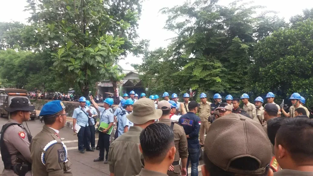 Dikeluh Warga, 38 Kios di Sipon Kota Tangerang Ditertibkan