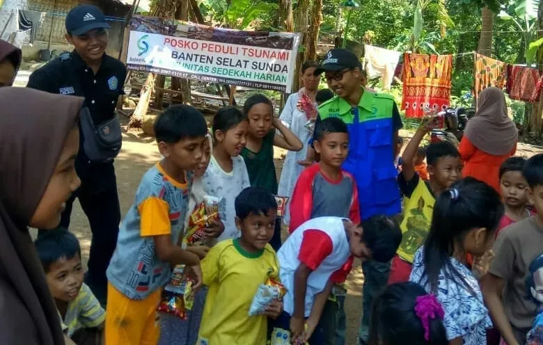 Trauma Healing Relawan Sedekah Harian Bagi Anak Korban Tsunami