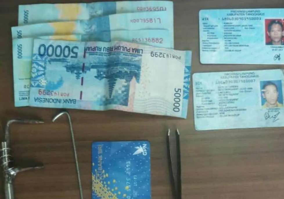 Dua Pencongkel ATM Gunakan Pinset Diringkus Polisi