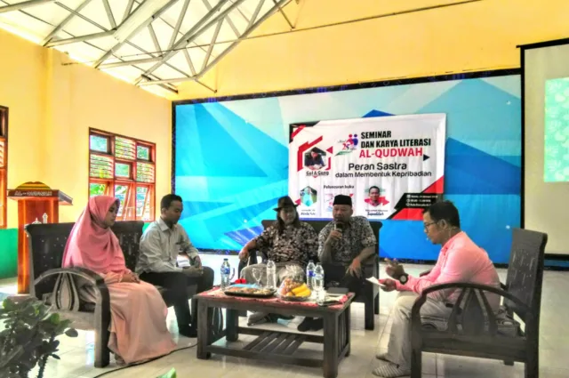 Peringati Milad ke-25 Tahun, Sekolah Al-Qudwah Gelar Seminar dan Karya Literasi