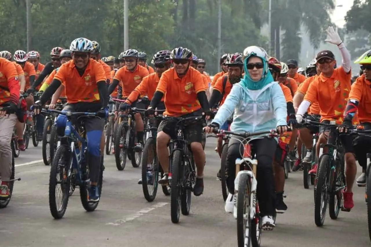 Walikota Tangsel Gowes Sepeda di Hari Amal Bakti ke-73