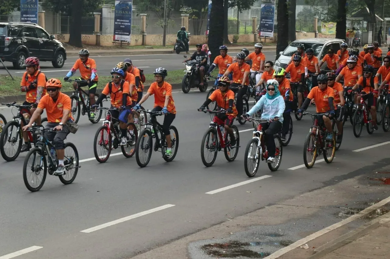 Walikota Tangsel Gowes Sepeda di Hari Amal Bakti ke-73