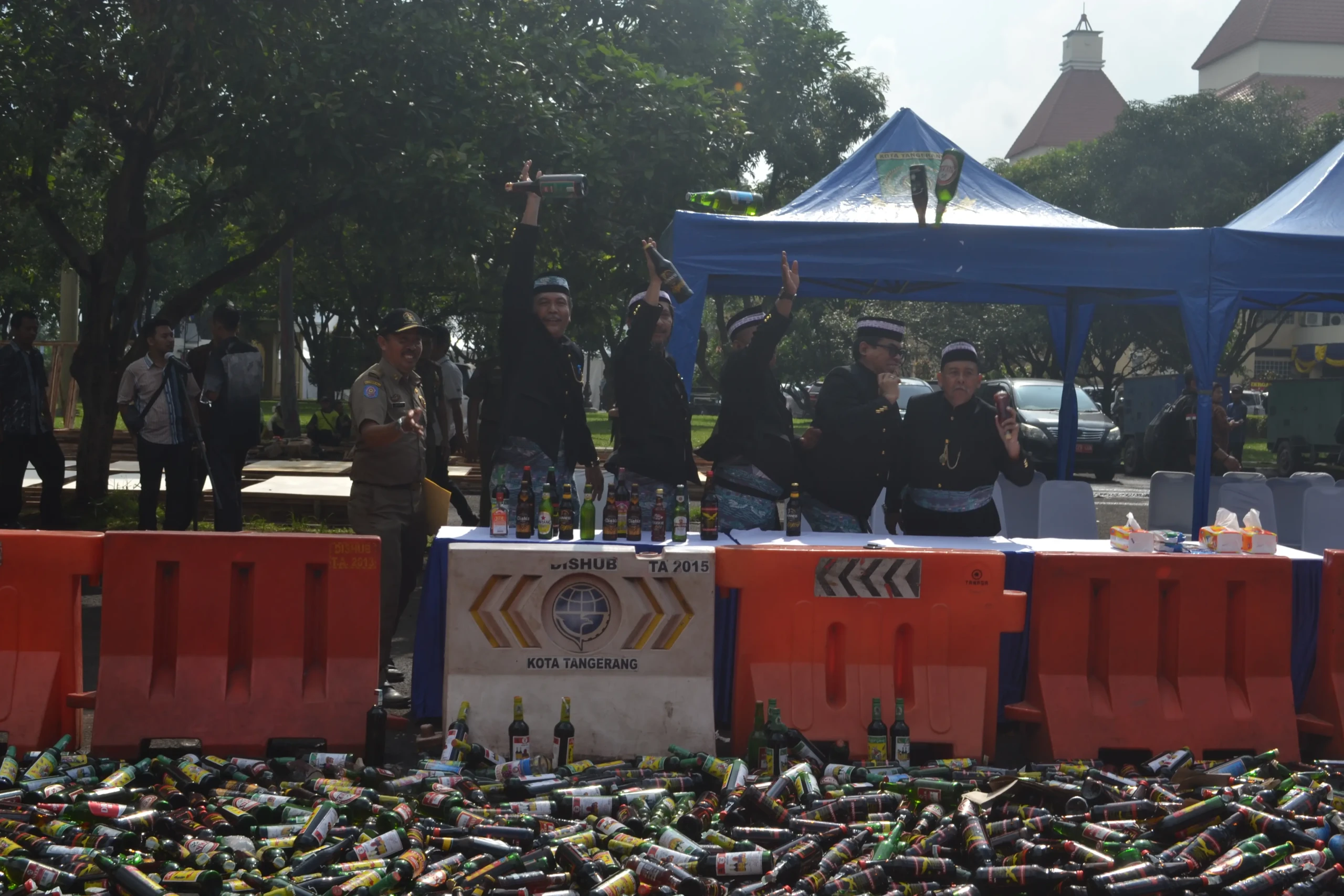 HUT Ke- 26 Kota Tangerang, Ribuan Botol Miras Dimusnahkan