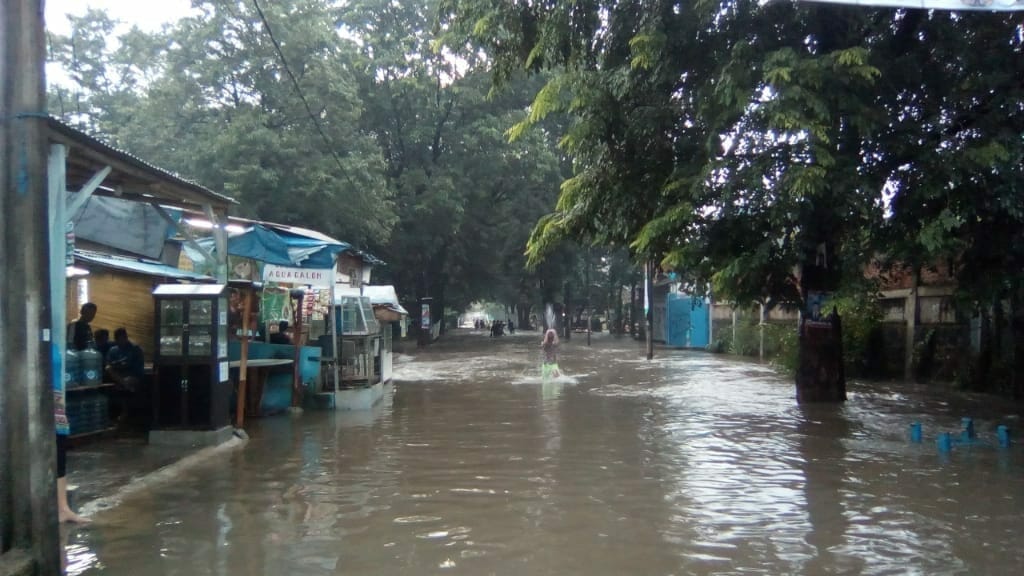 Bocah SD Hilang Terseret Arus Banjir di Tangerang