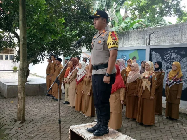 Pimpin Upacara Di SMAN 28 Cisauk Kapolsek : Yang Sudah 17 Tahun Silahkan Beri Hak Suara di Pemilu