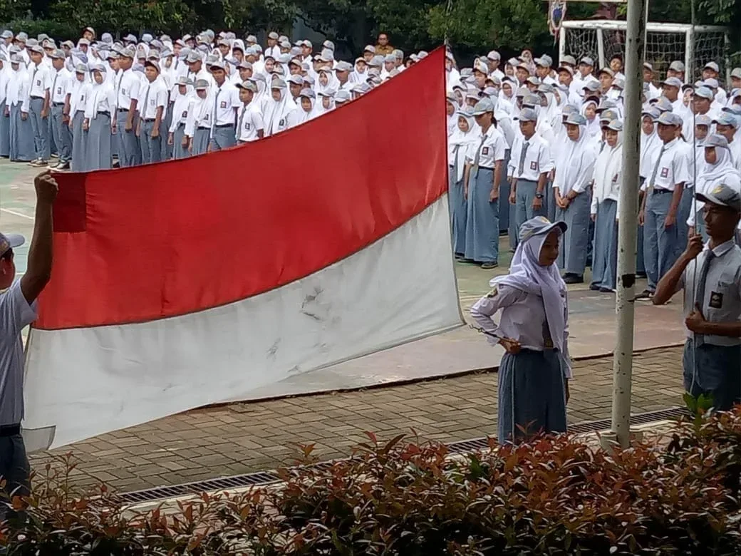 Pimpin Upacara Di SMAN 28 Cisauk Kapolsek : Yang Sudah 17 Tahun Silahkan Beri Hak Suara di Pemilu