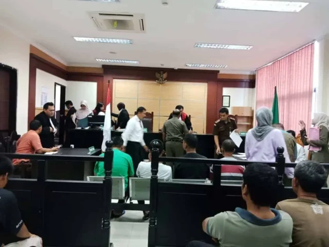 Langgar Perda, Satpol PP Kota Tangerang Sidang 29 PKL dan PT. GKS