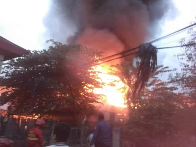 Pasar Anyar Kebakaran, Pedagang Panik Ada Letupan Keras