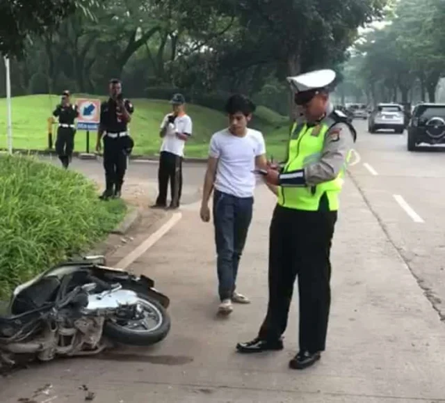 Viral ! Tak Terima Ditilang Pemuda Ini Rusak Kendaraannya