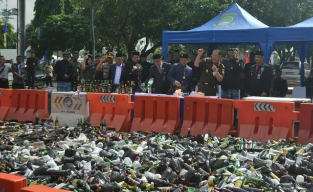 HUT Ke- 26 Kota Tangerang, Ribuan Botol Miras Dimusnahkan