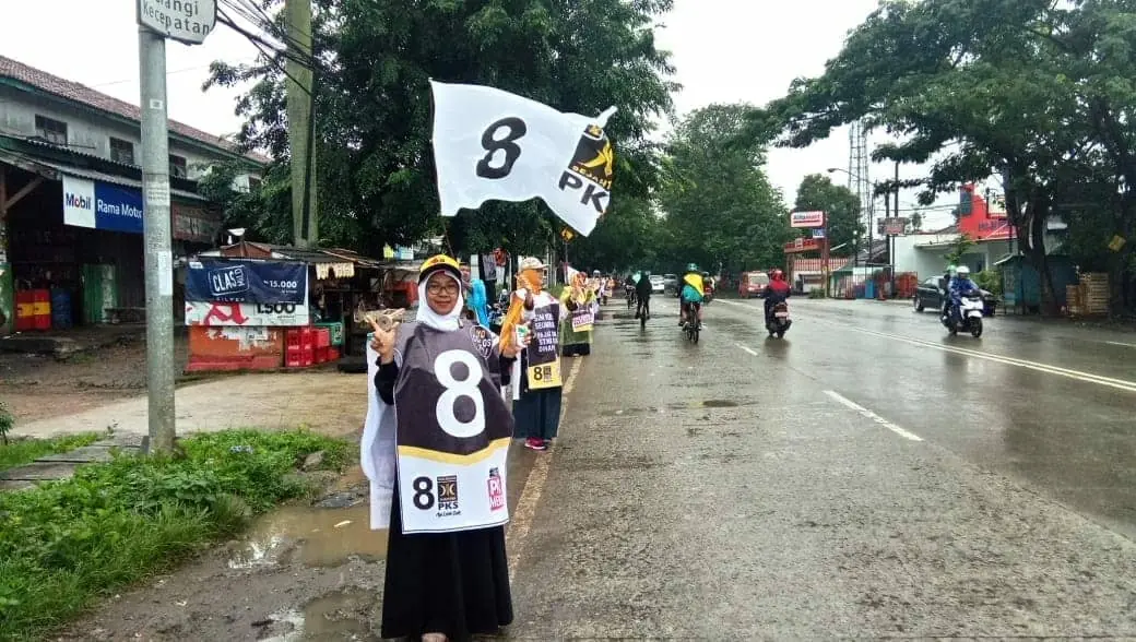 Ratusan Kader PKS Lakukan Flashmob Sepanjang 15 KM