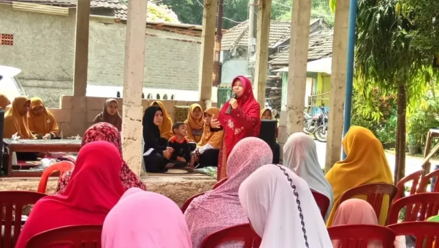 Gelar Baksos, Caleg DPR RI PKS Dorong Setiap Wanita Sekolah Sampai Perguruan Tinggi