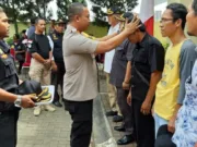 HUT KSK Ke-14, Kapolsek Cisauk Sematkan Topi Bagi Anggota Baru