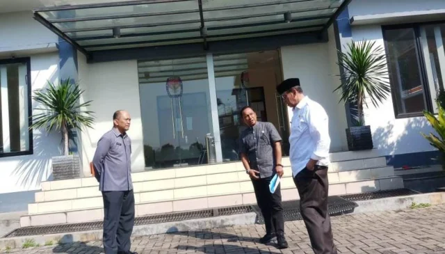 Cek Kesiapan Pemilu Wahidin Halim Kunjungi KPU Provinsi Banten