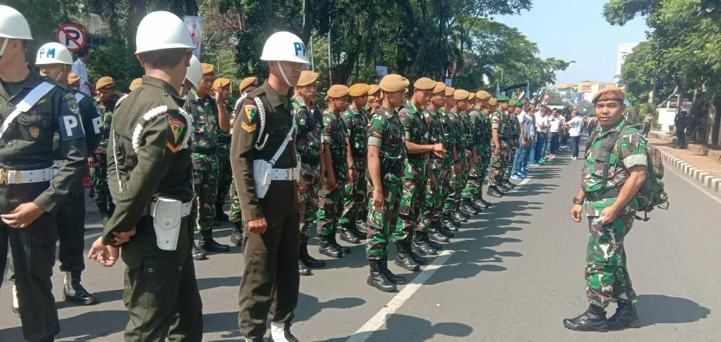 Ribuan Masa Hadiri Kampanye Karnaval Budaya Jokowi - Ma'ruf Amin di Kota Tangerang