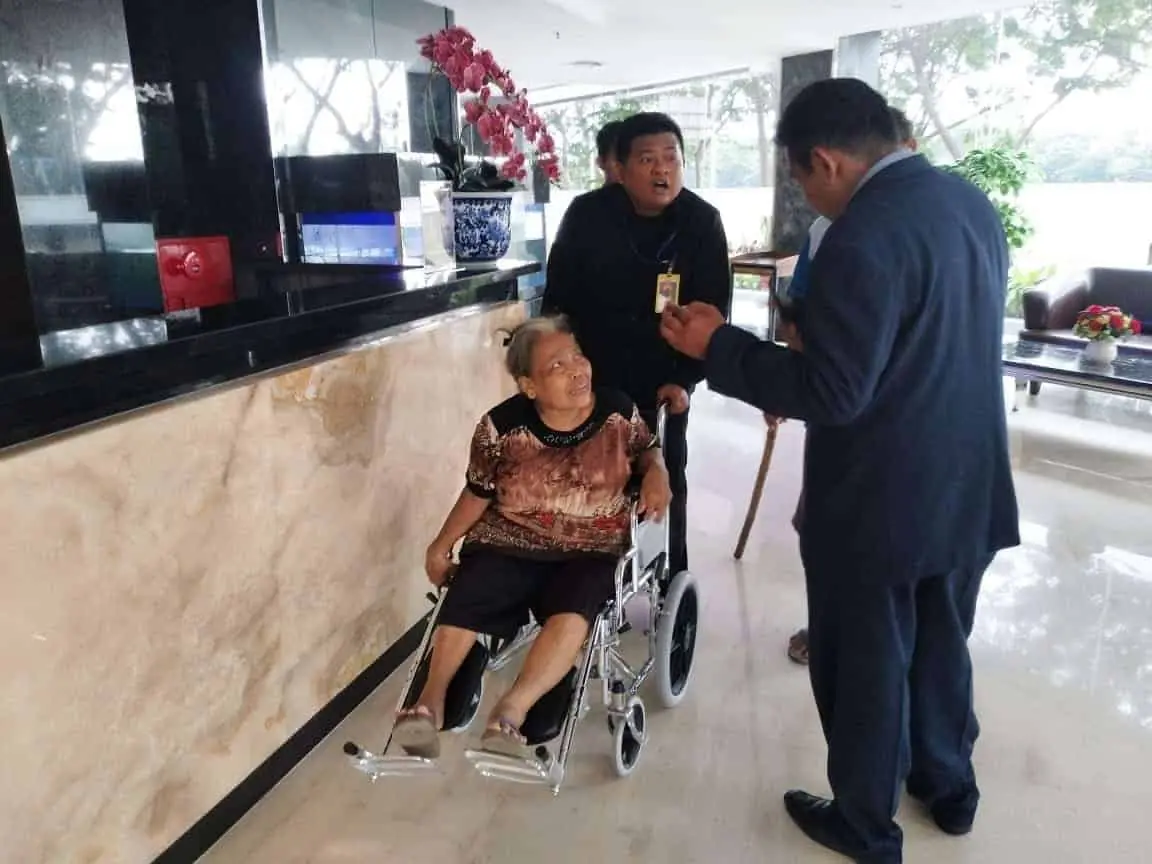 Bae Jasa, 1.000 Kaca Mata Dibagikan di Grand Opening Hotel Pakons