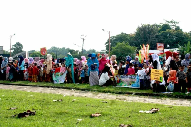 Ratusan Anak PAUD Peringati Hari Kartini di Alun-alun Kecamatan Sajira