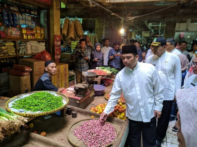 Jelang Ramadhan, Arief Sidak Harga Pangan di Pasar Anyar Tangerang