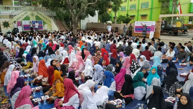 1.000 Santri Buka Bersama di Ponpes Al-Hasaniyah