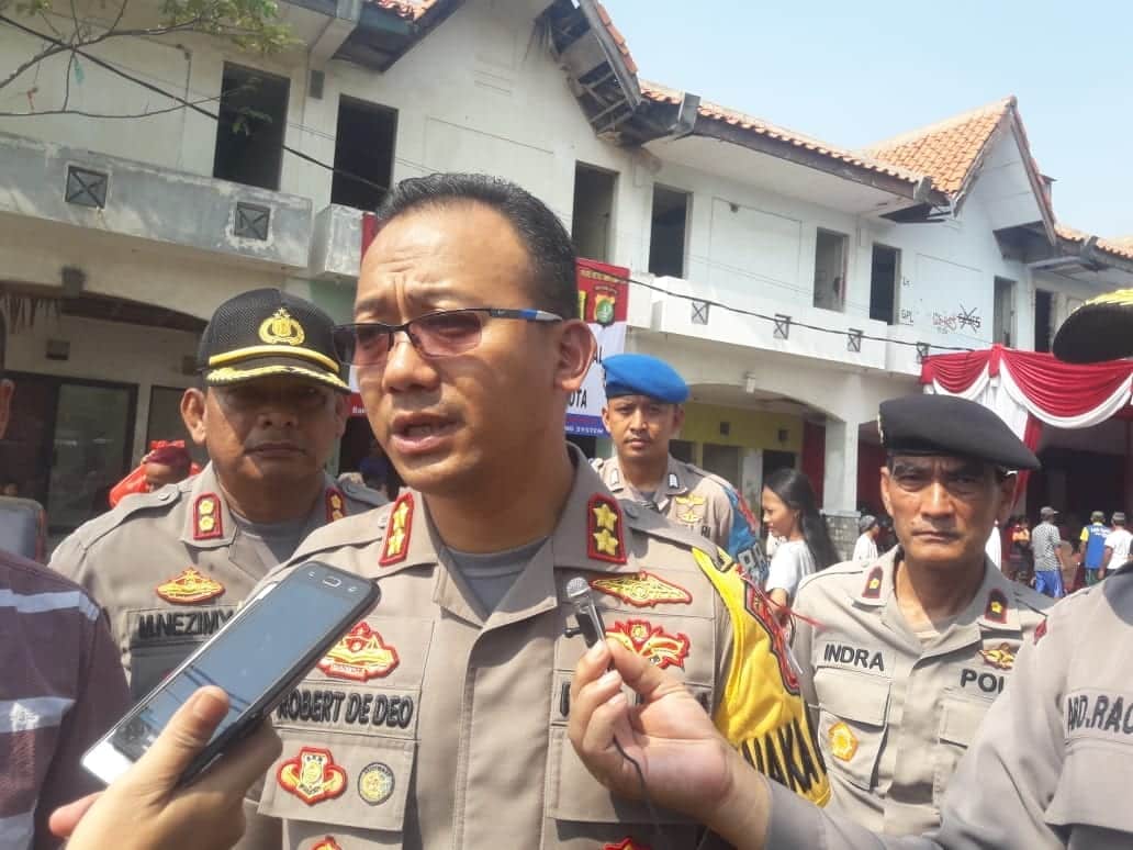 1.000 Paket Sembako Diberikan Polisi Untuk Masyarakat Kosambi