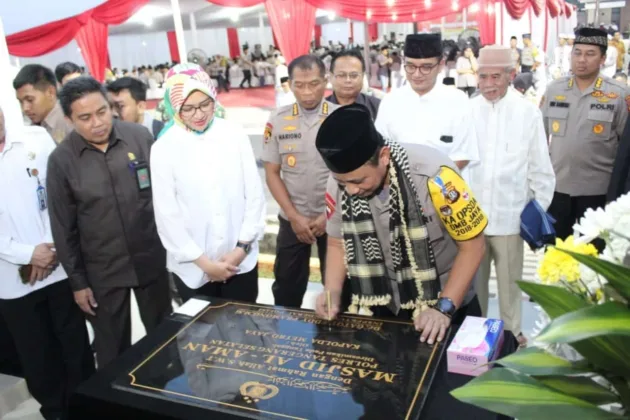 Kapolda Metro Jaya Resmikan Mesjid Al -Aman Polres Tagsel dan Gedung Parkir