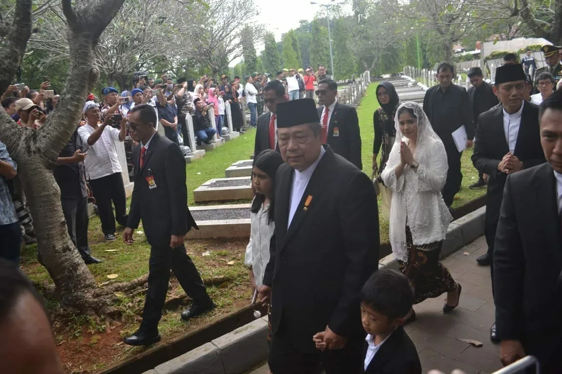 Ibu Ani Yudhoyono