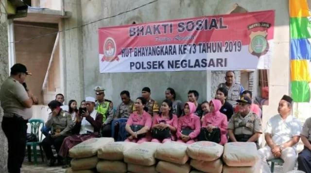 Polsek Neglasari Isi HUT Bhayangkara Ke- 73 Dengan Baksos