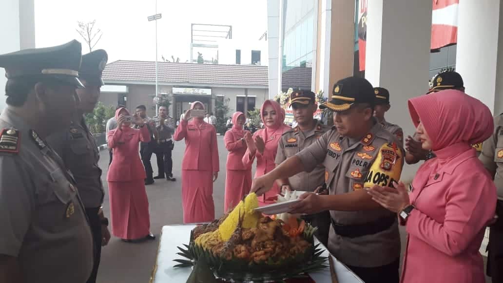 70 Naik Pangkat dan 15 Purna Bakti di Polrestra Tangsel