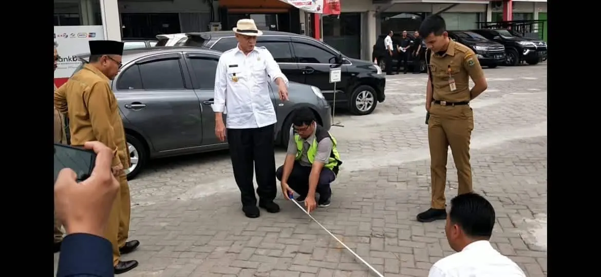 Jalan Kaki Gubernur Sidak Jalur Padat di Kota Serang